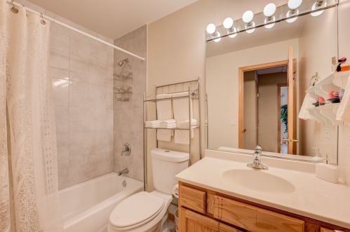 7341 Ainslie St, Chicago IL 60706-3516 exterior