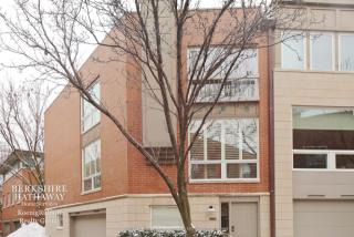 2675 Greenview Ave, Chicago IL  60614-1183 exterior