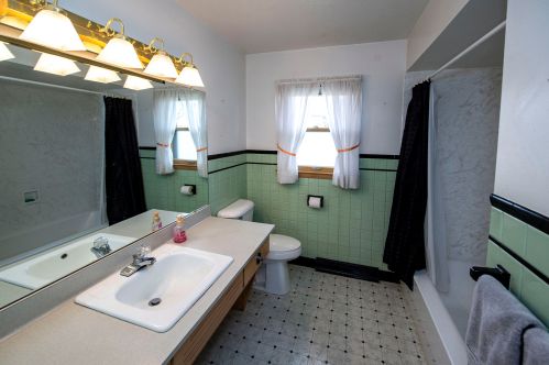 4349 16 St, Milwaukee WI 53209-6924 exterior