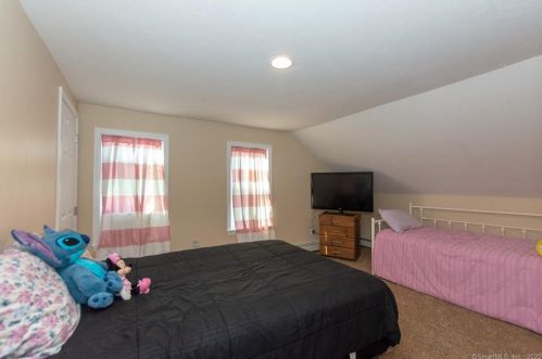 1414 Hartford Pike, Killingly CT 06241-1533 exterior