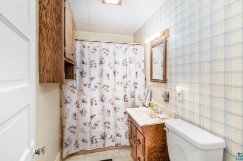 1009 5 St, Duluth MN 55806-2332 exterior