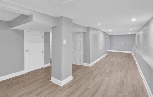 9329 Luella Ave, Chicago IL 60617-3930 exterior