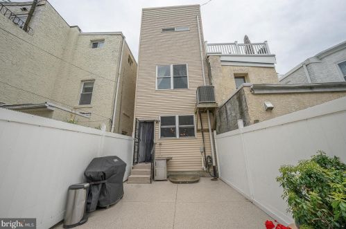 1505 Dickinson St, Philadelphia PA 19146-4830 exterior