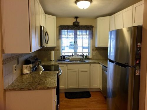 85 Scenery Ln, Providence, RI 02919-7512