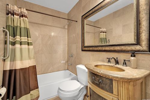 22 Lyons St, Huntington Station NY 11747-1000 exterior