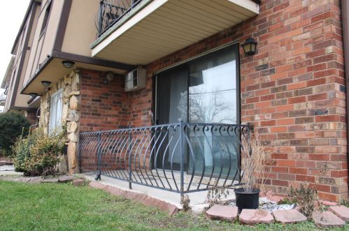 6910 Crandall Ave, Worth IL 60482-1597 exterior