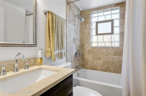 4860 Berwyn Ave, Chicago IL 60640-2007 exterior