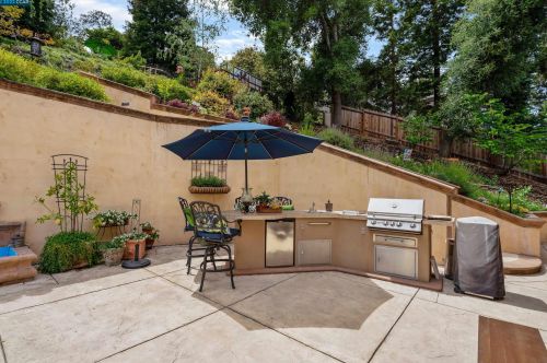 1170 Ridgemont Pl, Concord CA 94521-4831 exterior