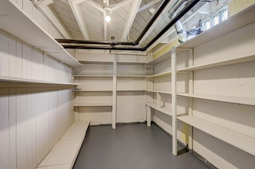 725 Lk Vw Ave, Milwaukee WI 53217-4857 exterior