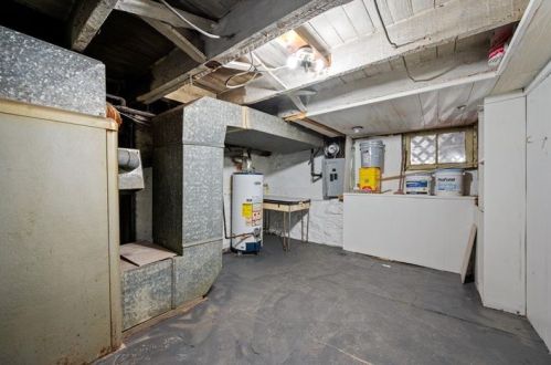 2123 Lloyd Ave, Pittsburgh PA 15218-1734 exterior