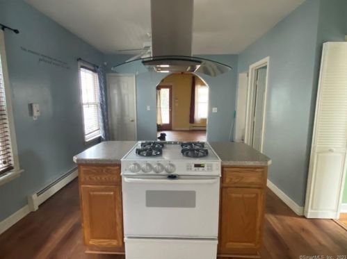 13 Franklin St, Wallingford CT 06492-4115 exterior