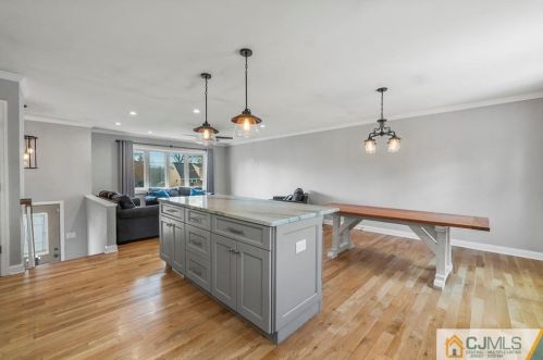 80 Remsen Ave, Avenel NJ 07001-1256 exterior