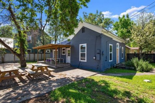 1405 Bob Harrison St, Austin TX  78702-1137 exterior