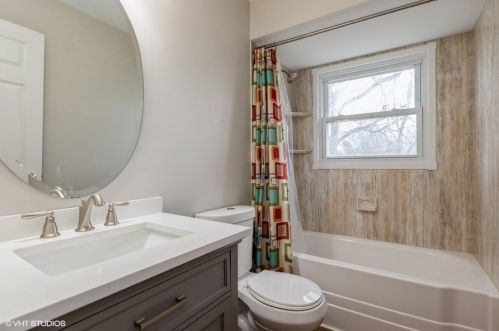 661 Eletson Dr, Bull Valley IL 60014-7490 exterior