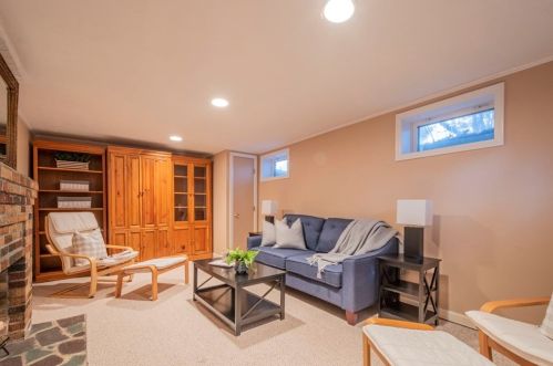 544 Quinobequin Rd, Newton MA 02468-2129 exterior