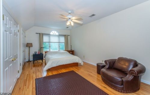 18 Rosewood Ln, Parsippany NJ 07834-3801 exterior