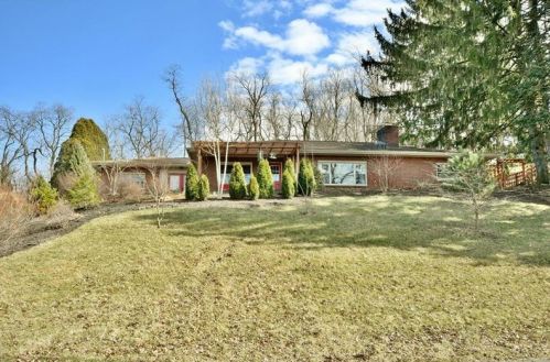 2309 Engelwood Dr, Pittsburgh, PA 15241-3304