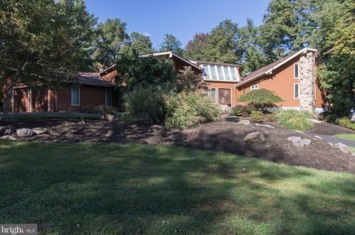 2253 Deerfield Dr, Media PA 19063-1833 exterior