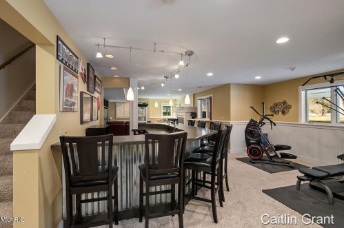 5643 Charolais Dr, Wyoming MI exterior