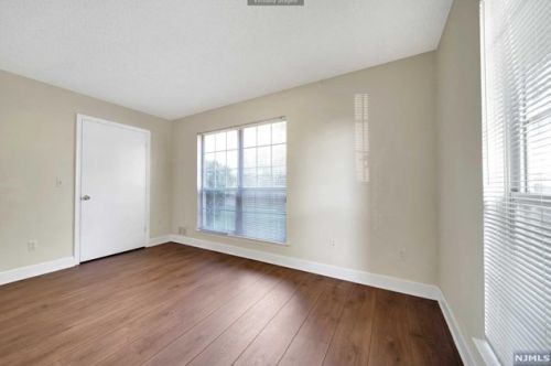 992 Boxwood Ct, Mahwah NJ 07430-2346 exterior