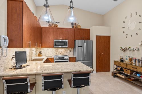 8530 Logia Cir, Boynton Beach FL 33472-7111 exterior