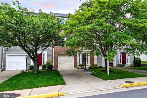 7458 Gadsby Sq, Alexandria VA 22315-5288 exterior