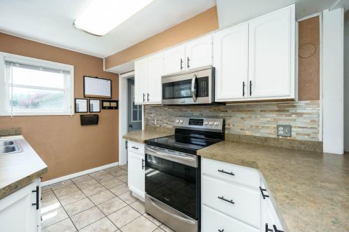 2206 Frst Dr, Kalamazoo MI 49002-6442 exterior