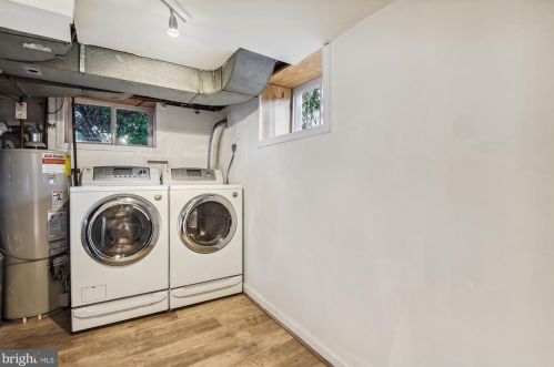 1612 Oakcrest Dr, Alexandria VA 22302-2337 exterior