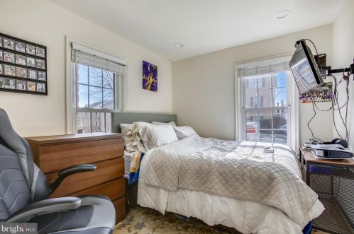 7408 Salford Ct, Alexandria VA  22315-4728 exterior