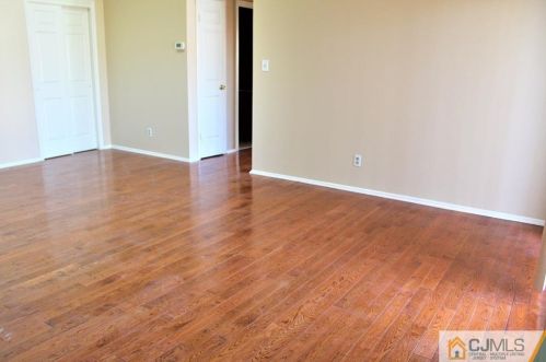 70 Boulder Dr, Edison NJ  08817-3790 exterior