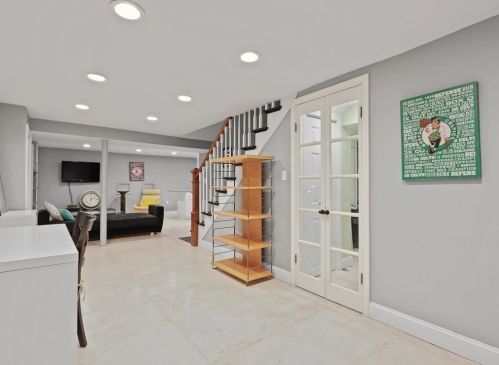 29 Furber Ln, Newton MA 02459-1503 exterior