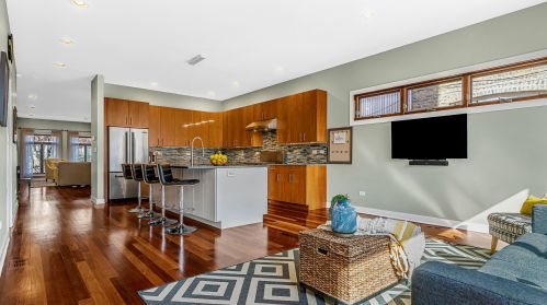 4231 Richmond St, Chicago IL 60618-2615 exterior