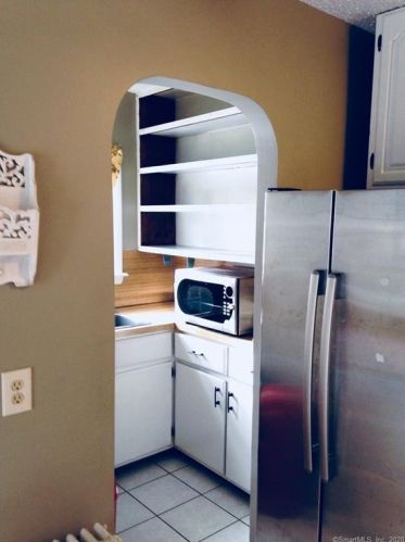 87 St, Windsor CT 06095-2408 exterior