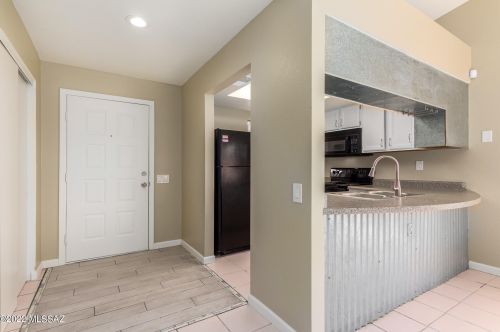 1061 Independence Ave, Tucson, AZ 85748-1987