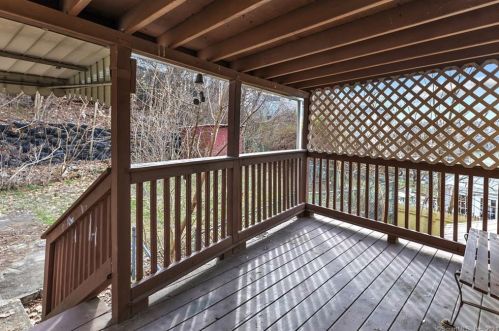 120 Camptown St, Derby CT 06418-1652 exterior