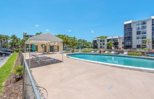 7 Royal Palm Way, Boca Raton FL  33432-7851 exterior