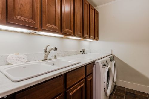 4845 Ellis Ave, Chicago IL 60615-5008 exterior