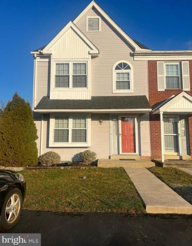 78 Victoria Dr, Chester, PA 19014-1549