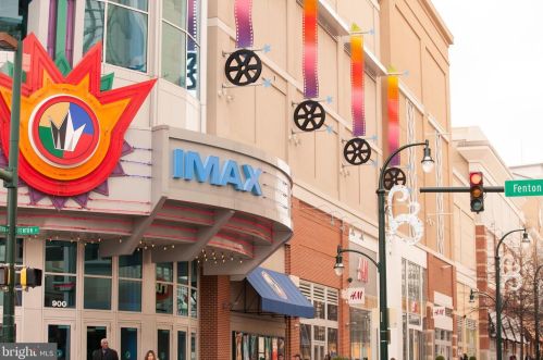 1524 Red Oak Dr, Silver Spring MD 20910-1549 exterior