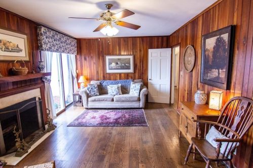 6688 Brandon Ml Rd, Atlanta GA 30328-2031 exterior