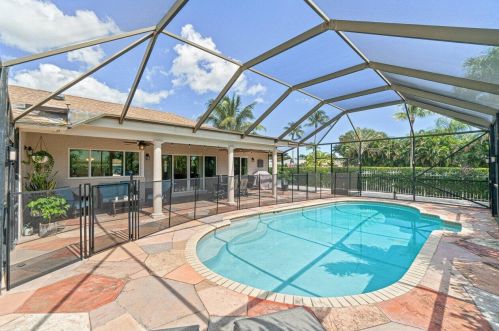 17335 Lake Park Rd, Boca Raton FL 33487-1166 exterior