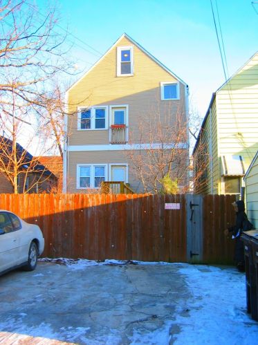3036 Allen Ave, Chicago, IL 60618-6704