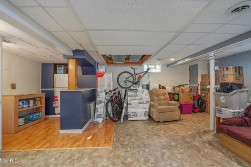 1148 Aberdeen St, Grand Rapids MI 49505-3822 exterior