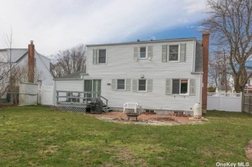 408 17 St, Babylon NY 11704-2603 exterior