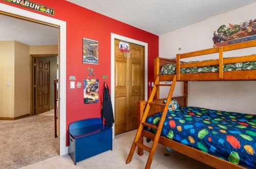 1061 Robinhood Dr, Meskegon MI  49445-2075 exterior