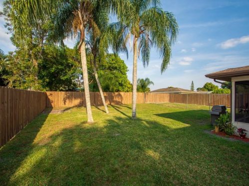 2096 Hideaway Cir, Fort Pierce FL 34952-4802 exterior