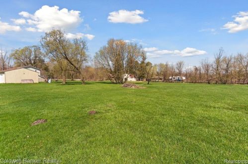 1787 Sashabaw Rd, Brandon MI  48462-9163 exterior