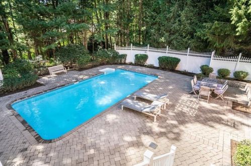 3 Farnham Way, Farmington CT 06032-1563 exterior