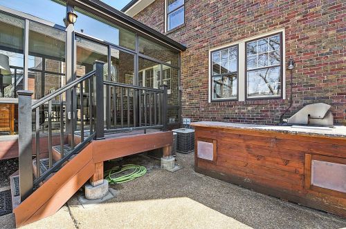 7457 Teasdale Ave, Saint Louis MO 63130-4056 exterior