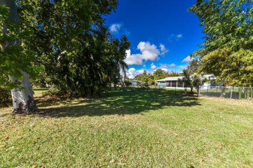 189 Ivanhoe Ct, Fort Pierce FL 34983-2052 exterior